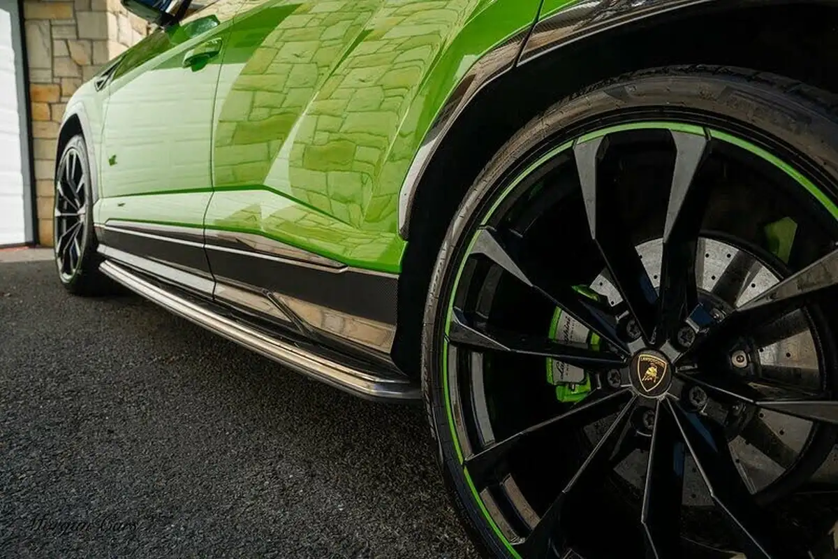2021-lamborghini-urus-40-no-trim-big-8