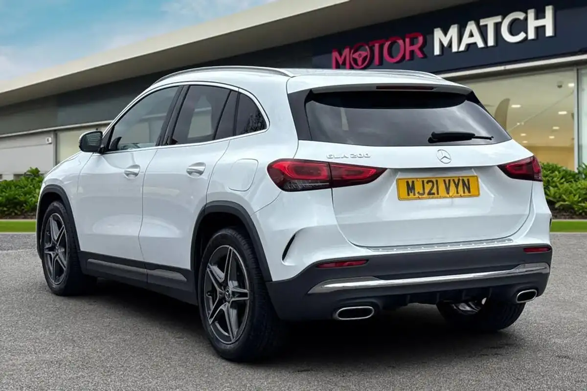 2021-mercedes-benz-gla-class-13-gla-200-amg-line-big-1