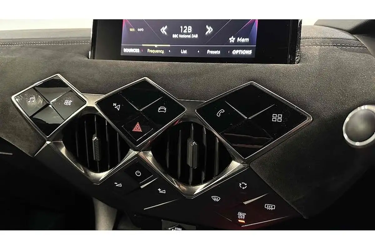 2022-ds-ds-3-crossback-12-puretech-performance-line-130ps-eat8-big-34