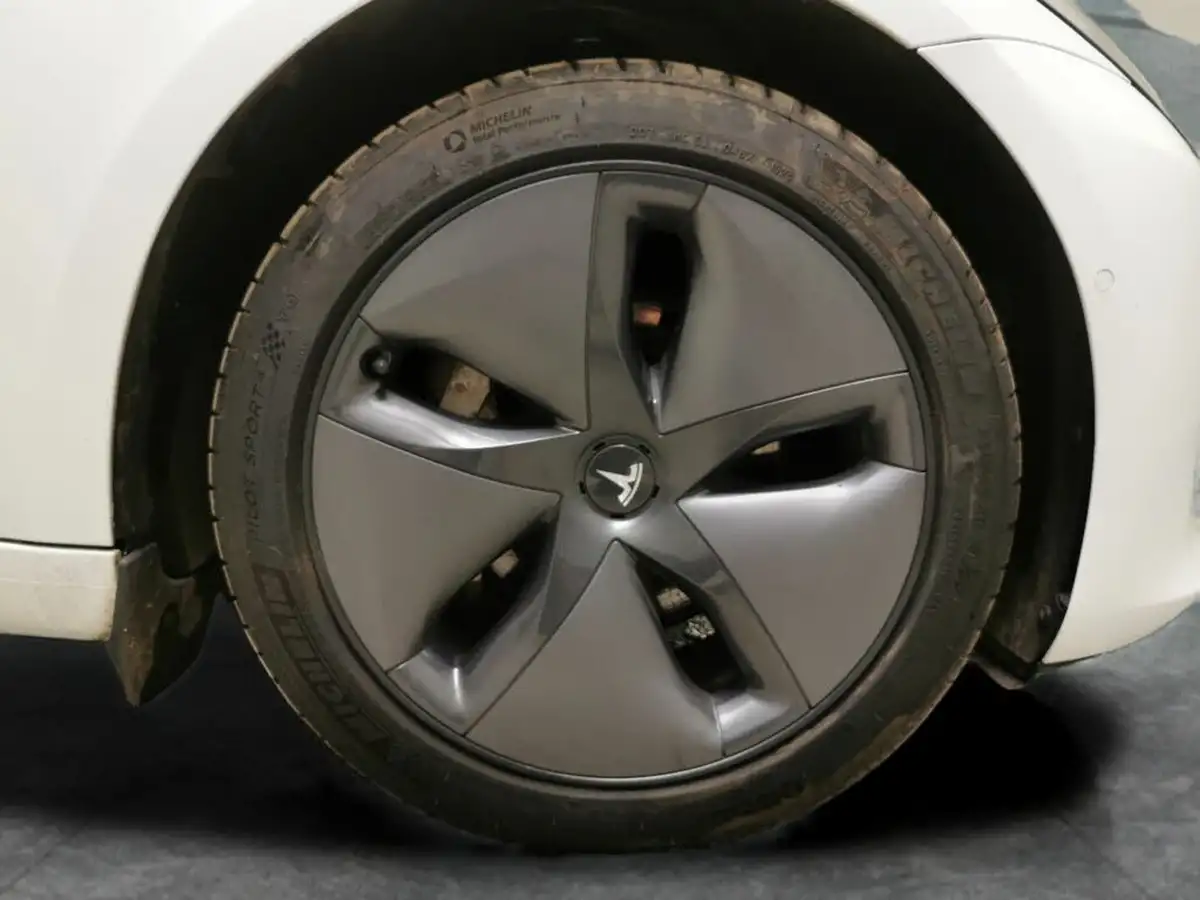 2020-tesla-model-3-e-long-range-big-24