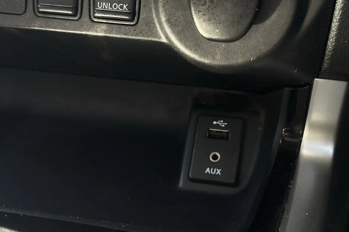 2017-nissan-navara-23dci-tekna-auto-big-21