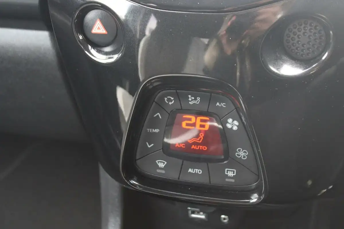 2018-toyota-aygo-10-vvt-i-x-press-71bhp-big-17