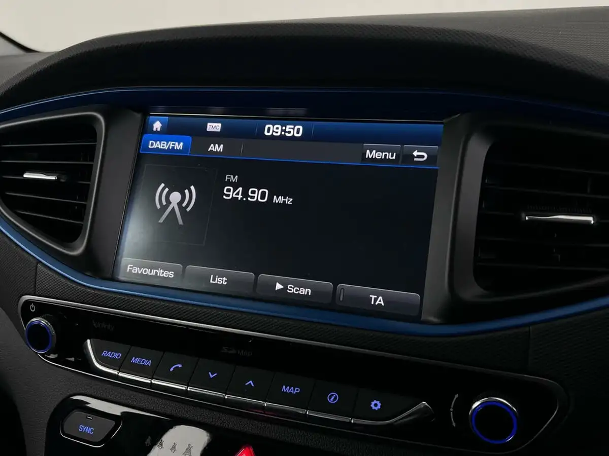 2017-hyundai-ioniq-16-gdi-premium-se-hybrid-big-31