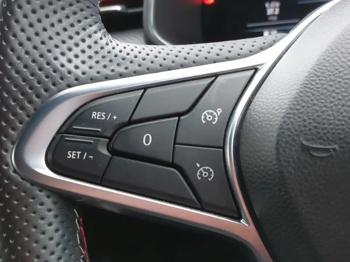 2023-renault-clio-10-tce-rs-line-big-12