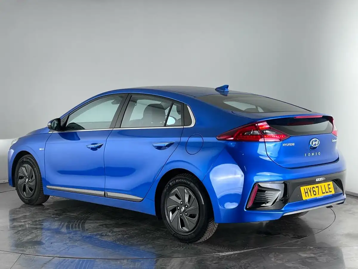 2017-hyundai-ioniq-16-gdi-premium-se-hybrid-big-3
