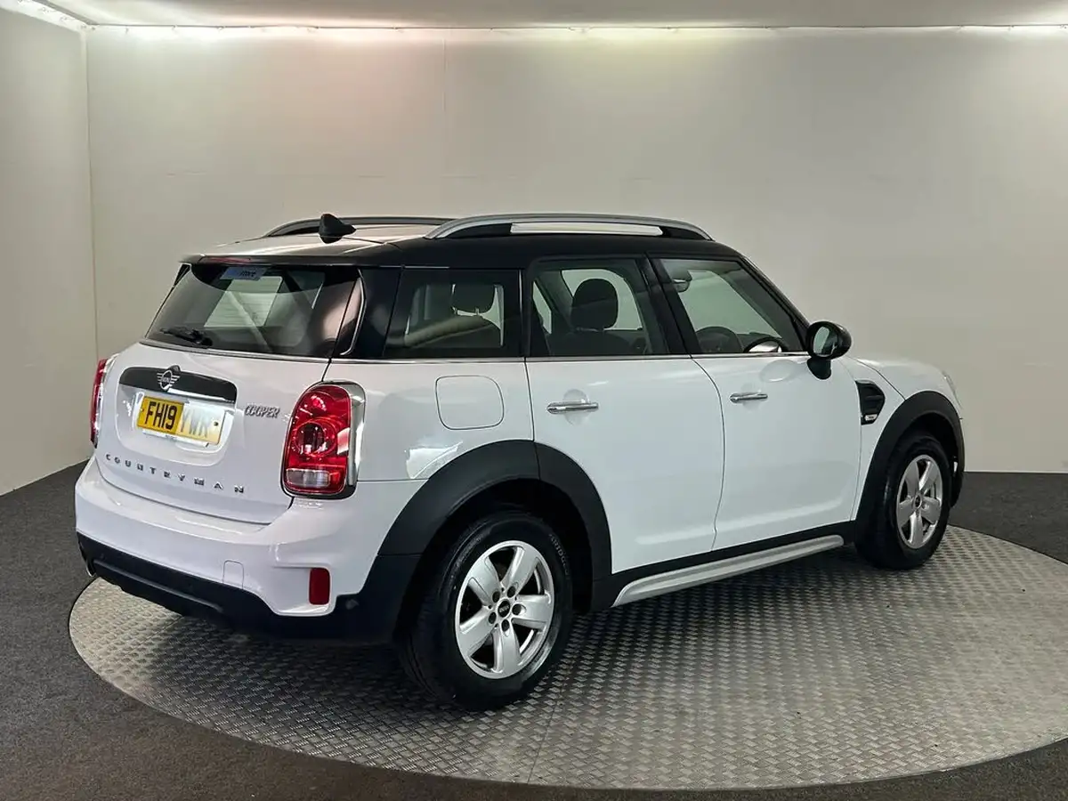 2019-mini-countryman-15-cooper-classic-big-3