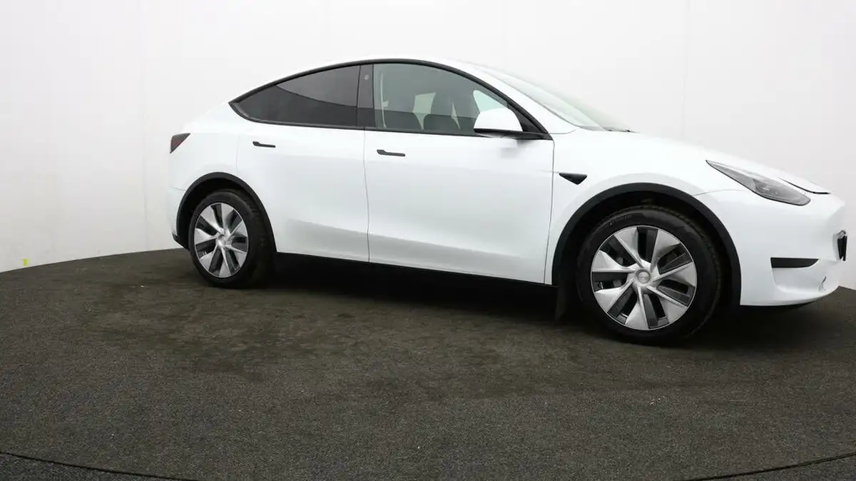 2023-tesla-model-y-e-rwd-big-45