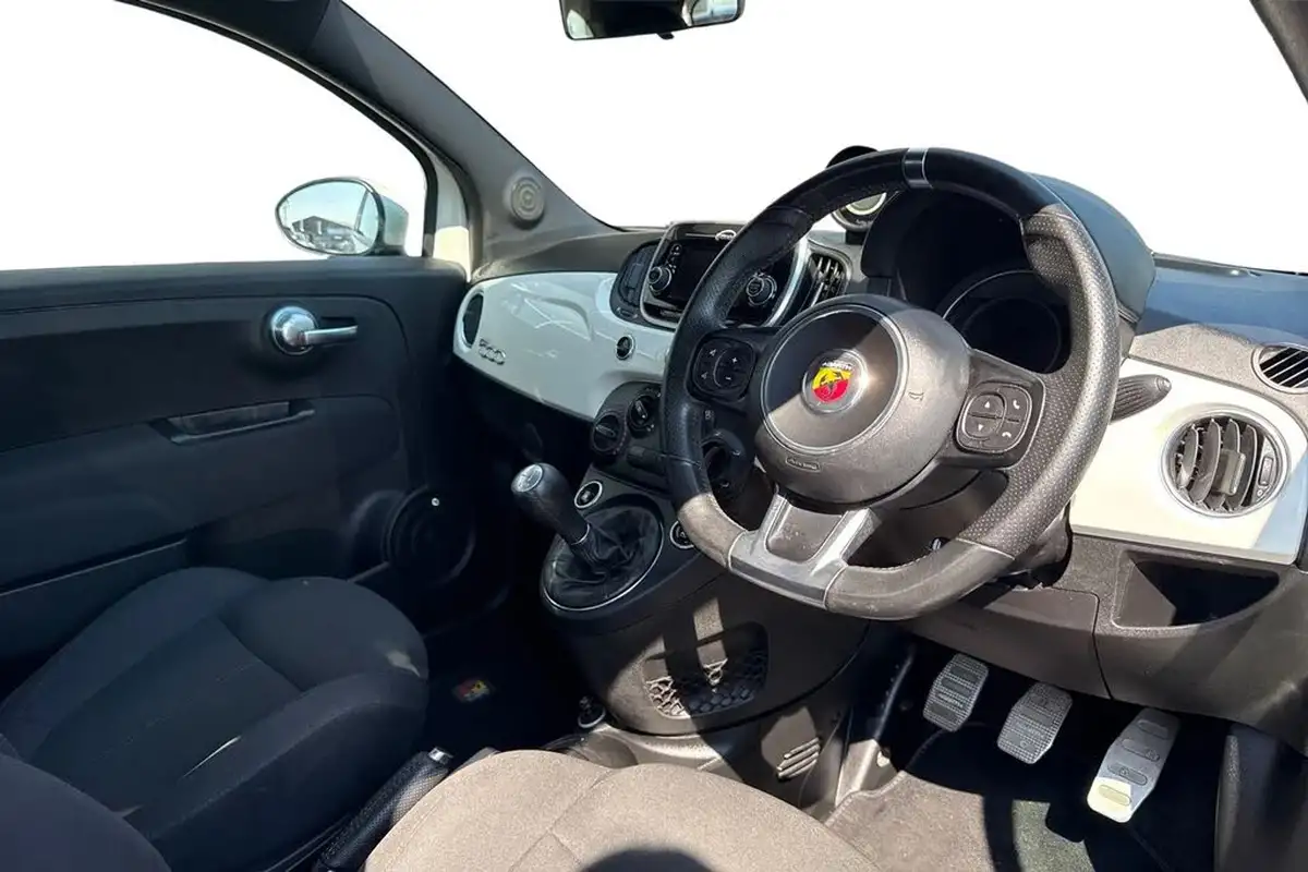 2017-abarth-595-14-tjet-big-13