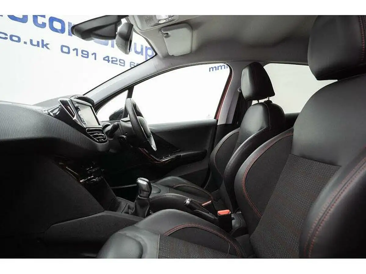2016-peugeot-208-12-puretech-gt-line-5d-big-22