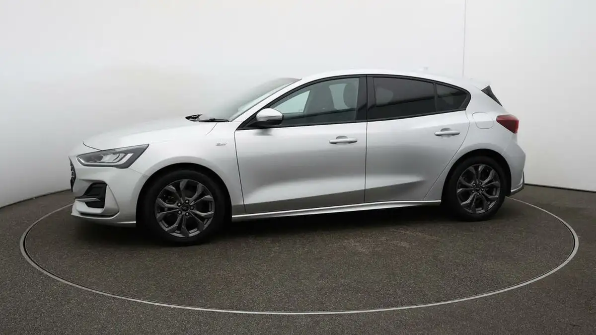 2022-ford-focus-10t-st-line-125ps-hatchback-big-64