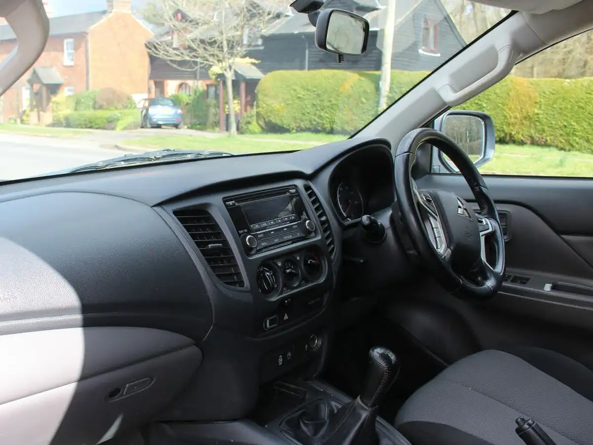 2019-mitsubishi-l200-24di-d-4life-eu6b-double-pickup-big-9
