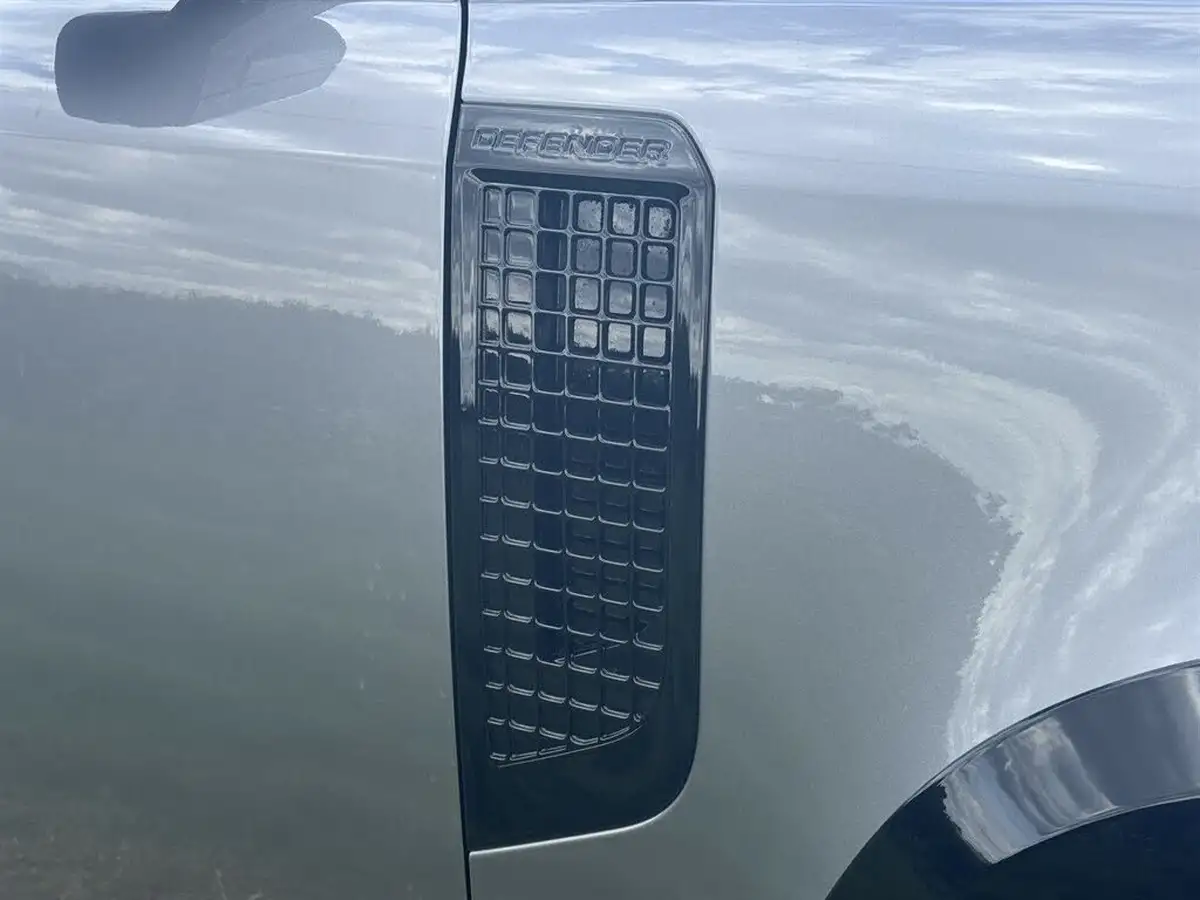 2024-land-rover-90-defender-30-d250-hard-top-standard-90-big-14