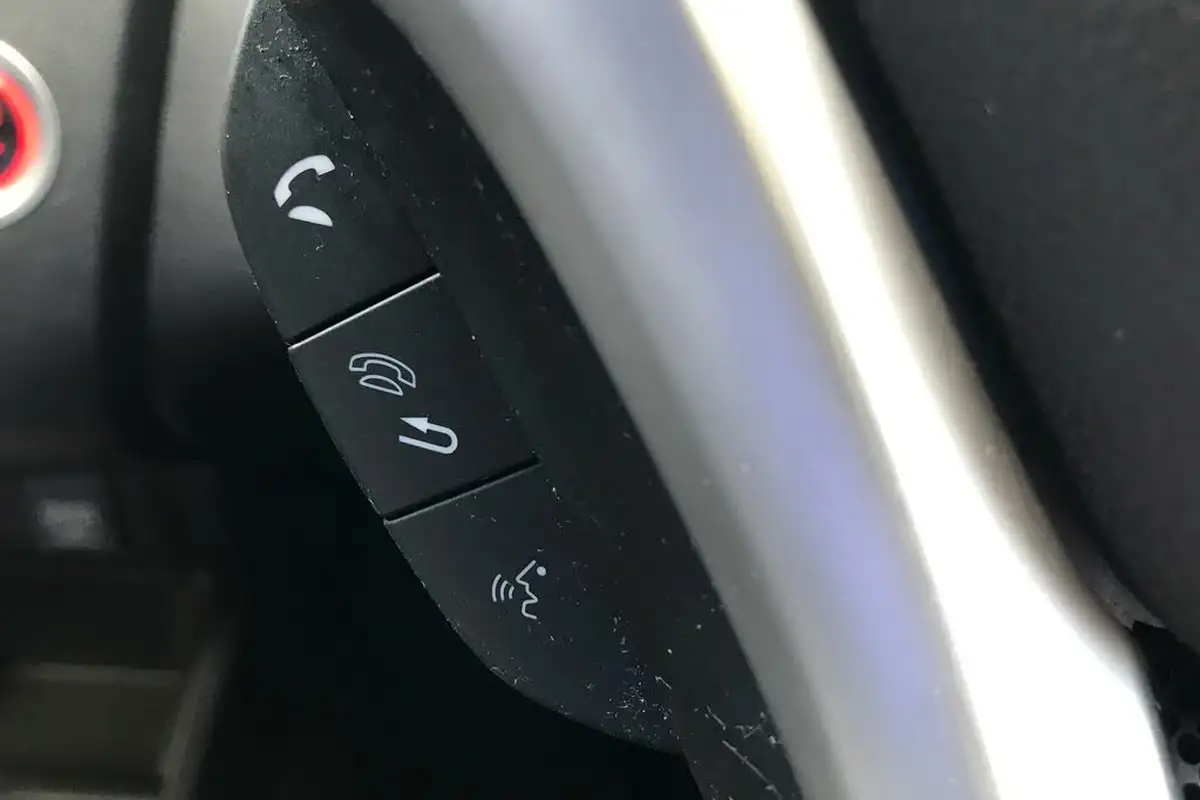 2019-honda-jazz-13-i-vtec-ex-navi-cvt-big-19