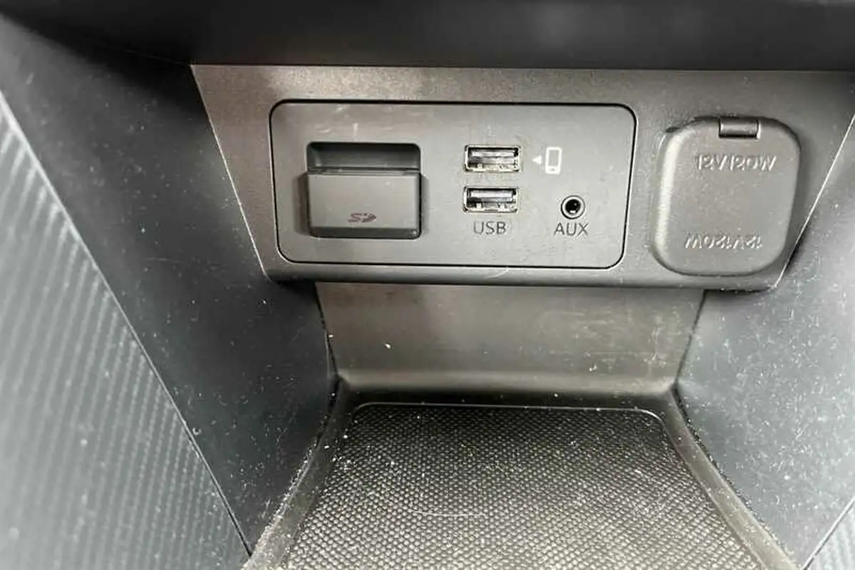 2023-mazda-mazda2-15-e-skyactiv-g-centre-line-big-37