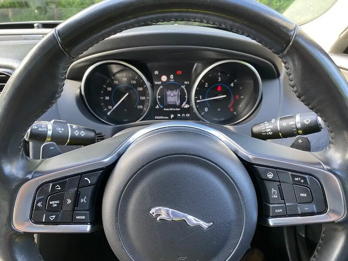 2017-jaguar-xe-20d-portfolio-240ps-awd-ss-1998cc-auto-big-4