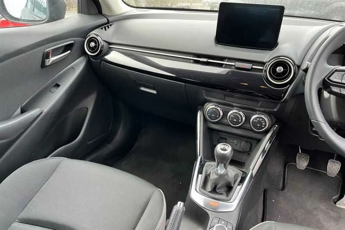 2023-mazda-mazda2-15-e-skyactiv-g-centre-line-big-13