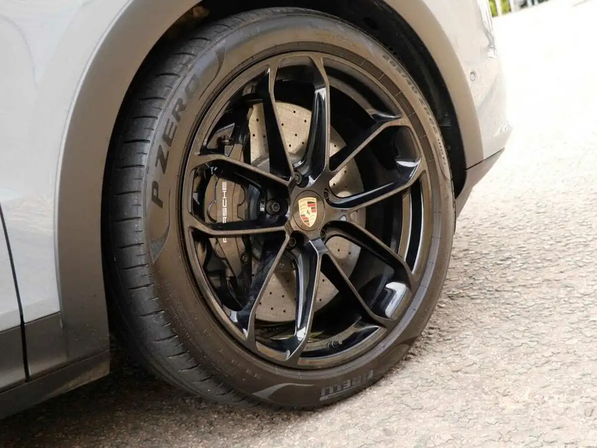 2024-porsche-cayenne-40-v8-turbo-e-hybrid-gt-package-coupe-big-36