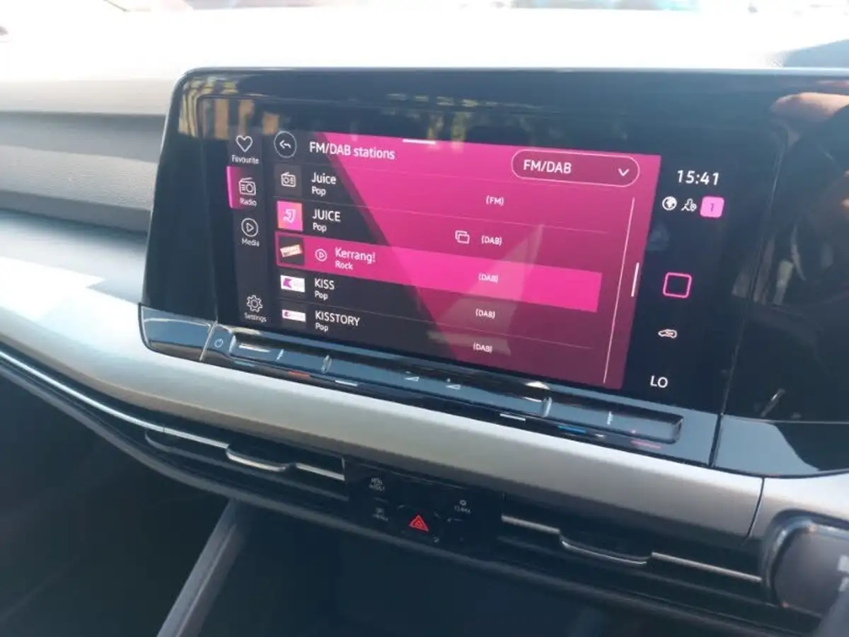 2020-volkswagen-golf-15-tsi-life-130ps-hatchback-big-16