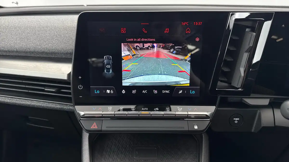 2024-renault-megane-e-tech-e-equilibre-big-19