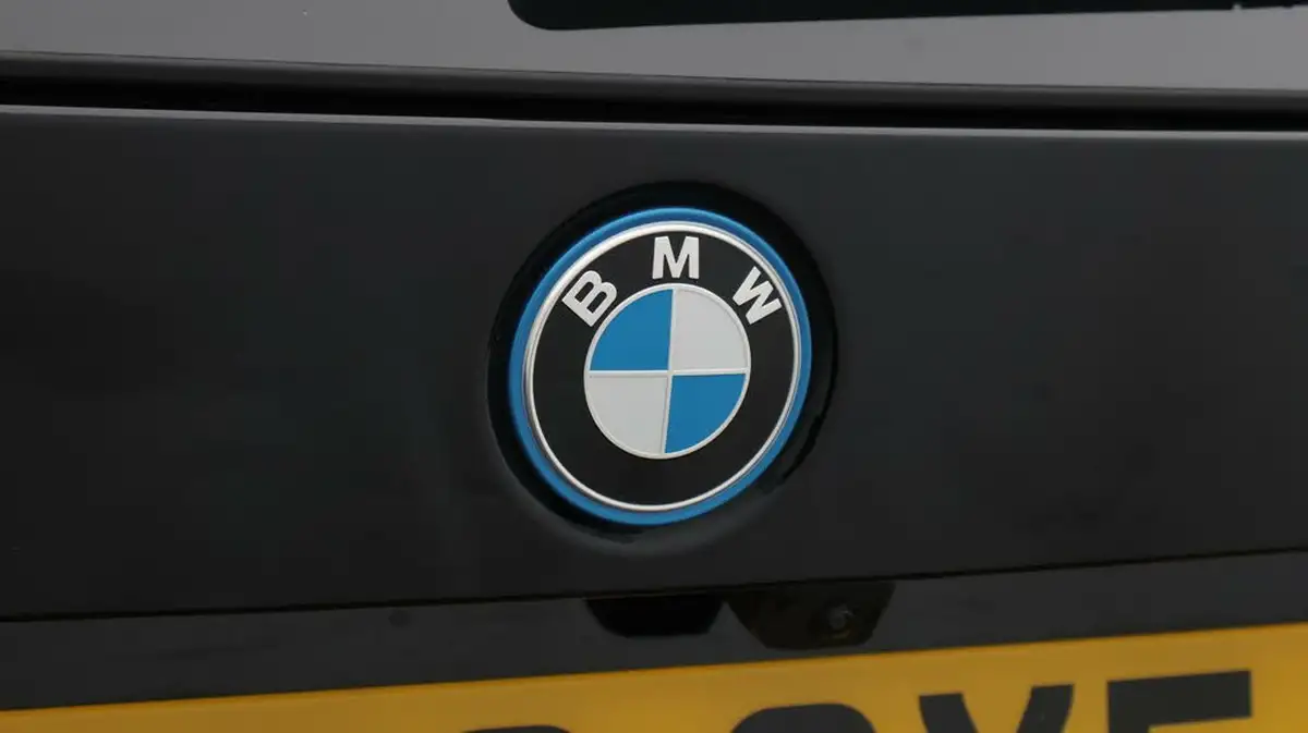 2023-bmw-x1-15-xdrive25e-xline-big-21