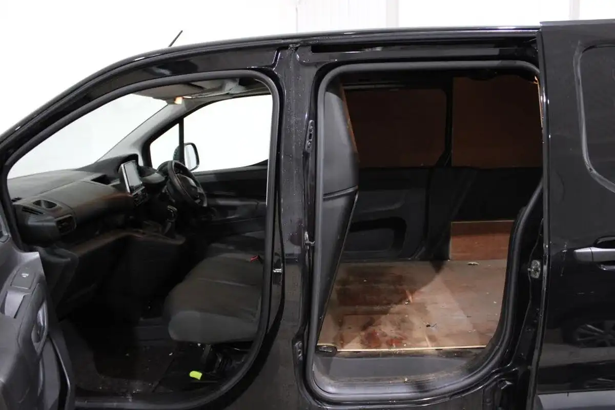 2021-peugeot-partner-15-bluehdi-1000-professional-100ps-eu6dt-panel-big-11
