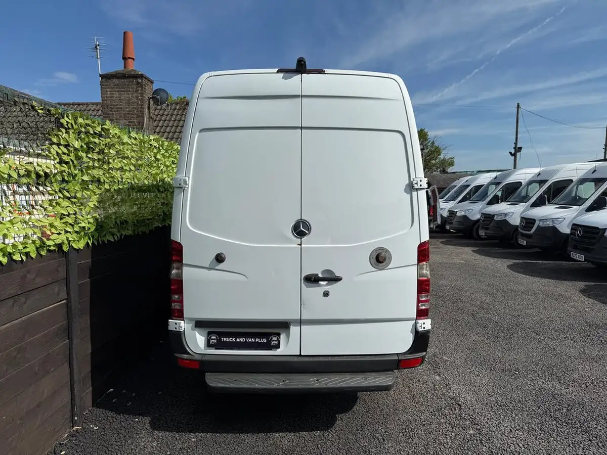 2018-mercedes-benz-sprinter-21cdi-311-swb-panel-van-big-5