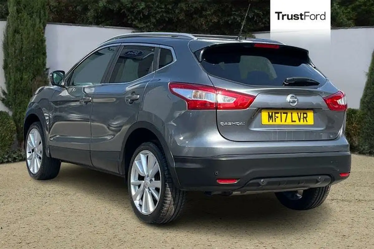 2017-nissan-qashqai-12-dig-t-tekna-big-1