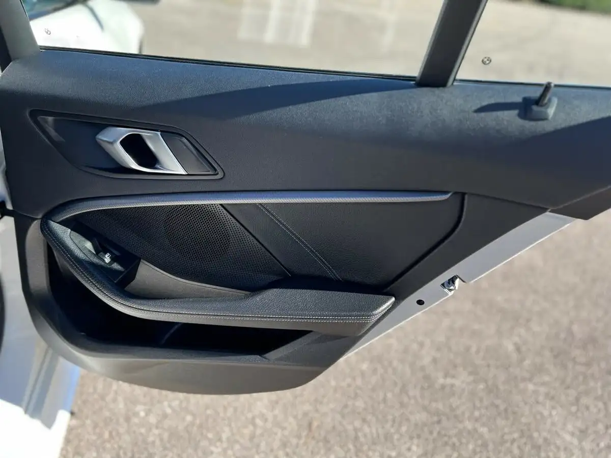 2020-bmw-1-series-20td-120d-xdrive-m-sport-big-26