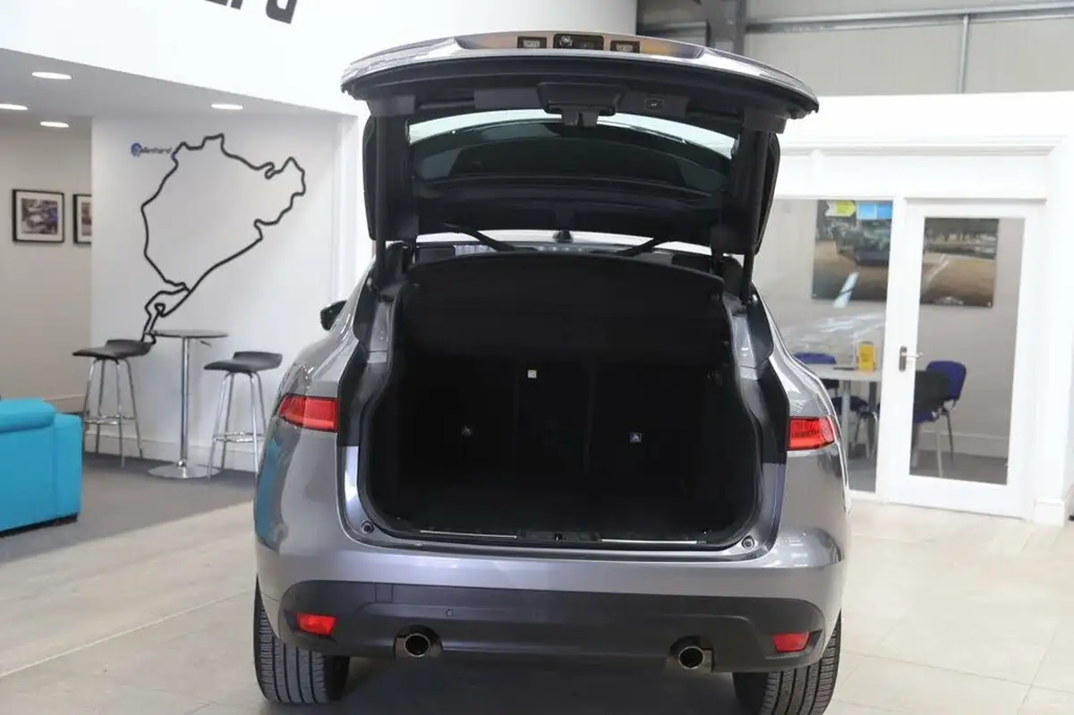 2020-jaguar-f-pace-20i-chequered-flag-big-52