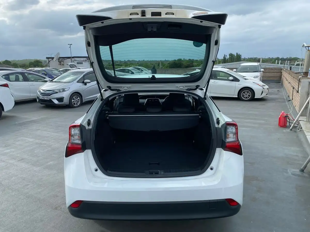 2019-toyota-prius-big-11