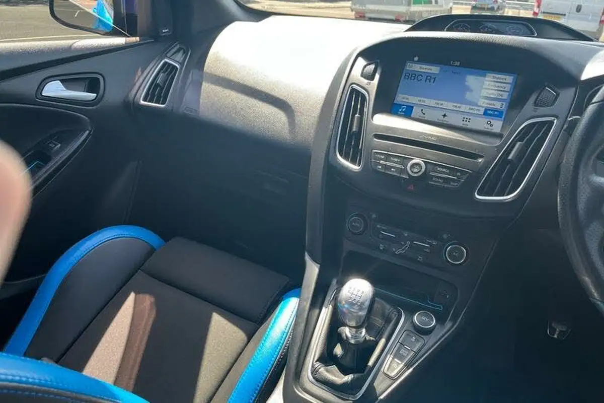 2016-ford-focus-23-rs-big-13
