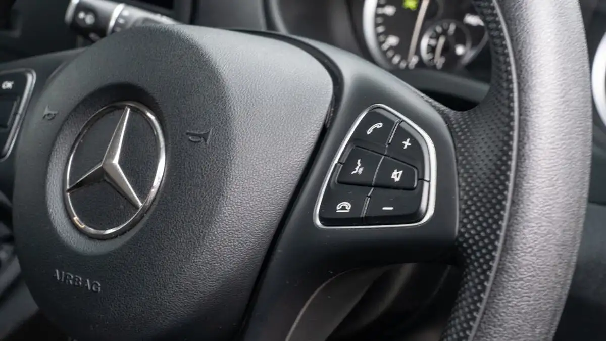 2022-mercedes-benz-vito-big-15