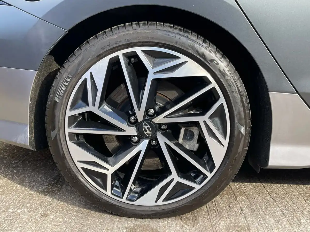 2024-hyundai-ioniq-6-e-premium-228ps-single-rwd-big-17