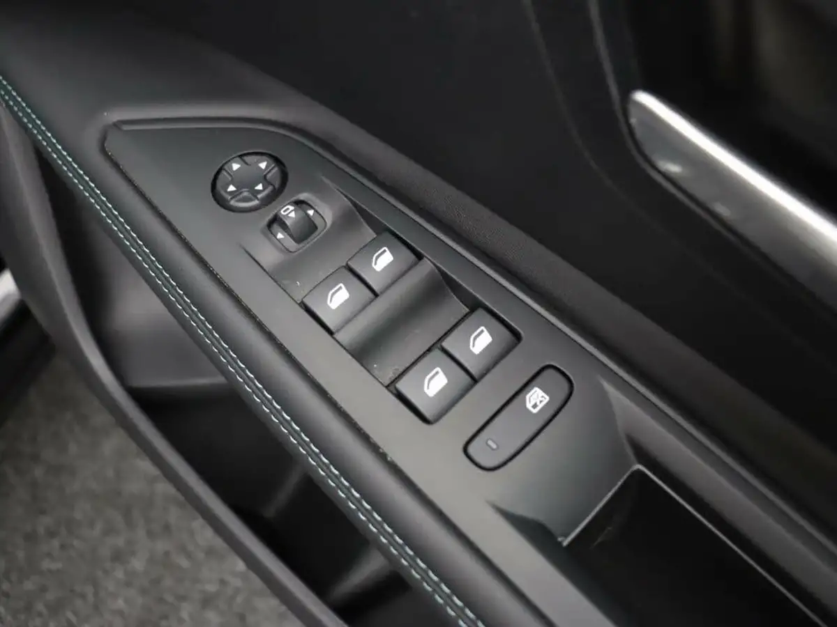 2022-peugeot-3008-suv-12-puretech-allure-big-27