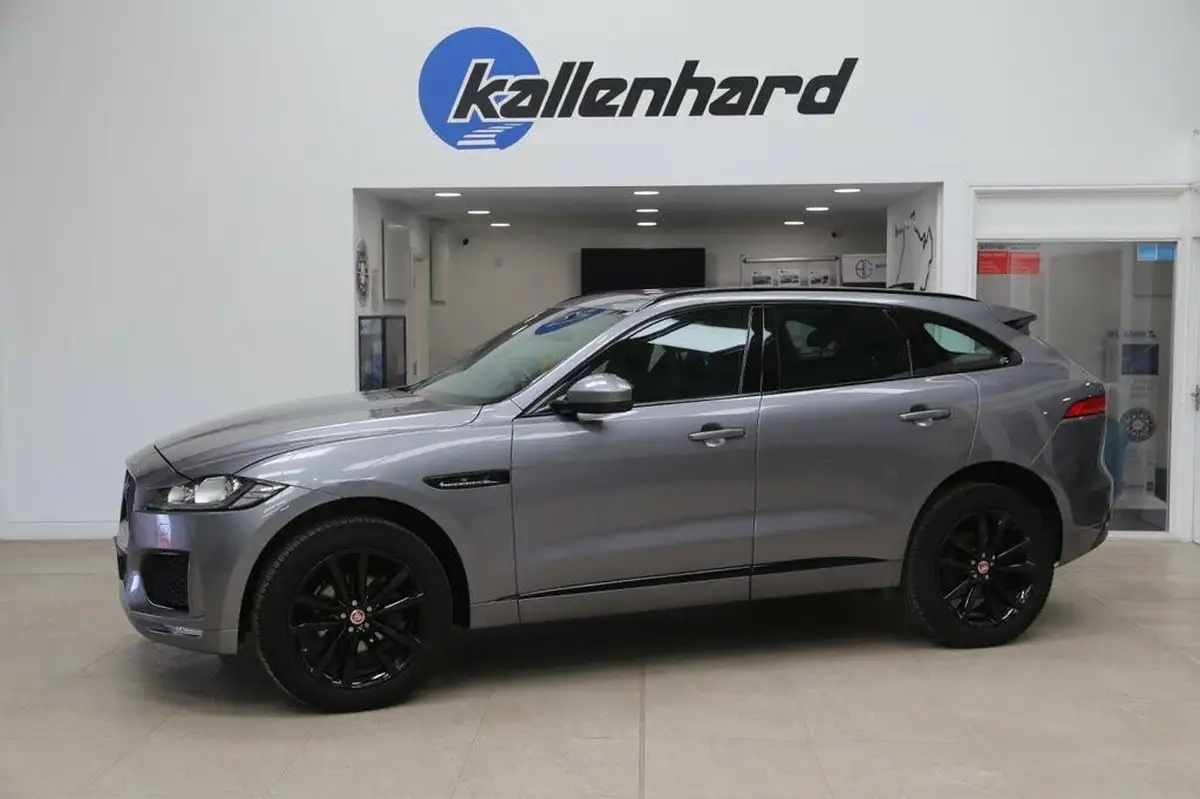 2020-jaguar-f-pace-20i-chequered-flag-big-4