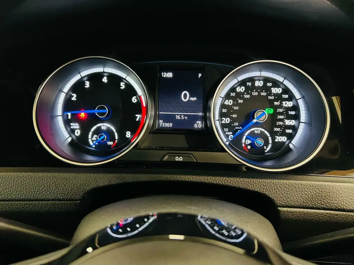 2016-volkswagen-golf-20-tsi-r-4motion-bmt-ss-hatchback-3d-dsg-big-24