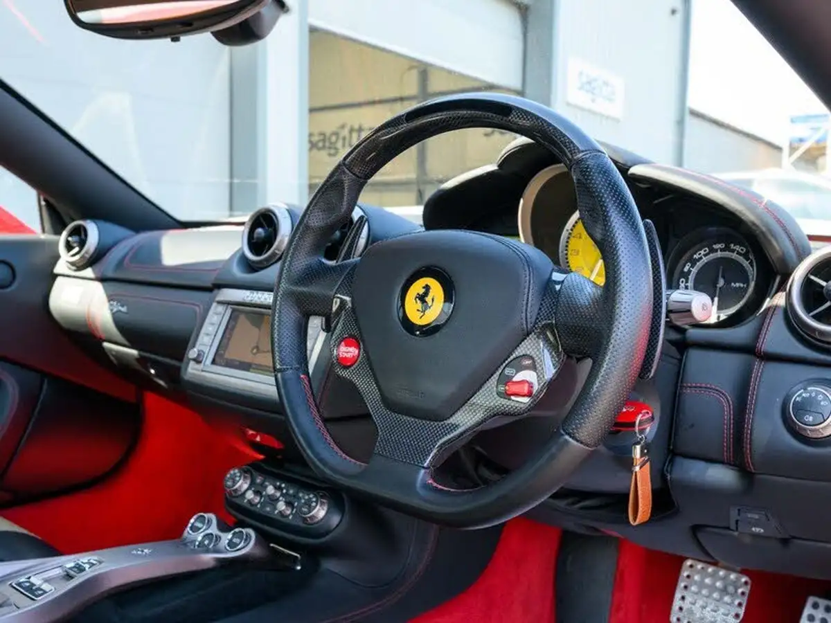 2010-ferrari-california-43-big-50