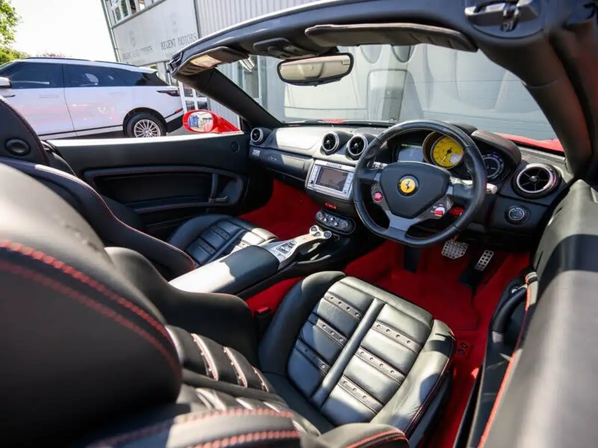 2010-ferrari-california-43-big-2