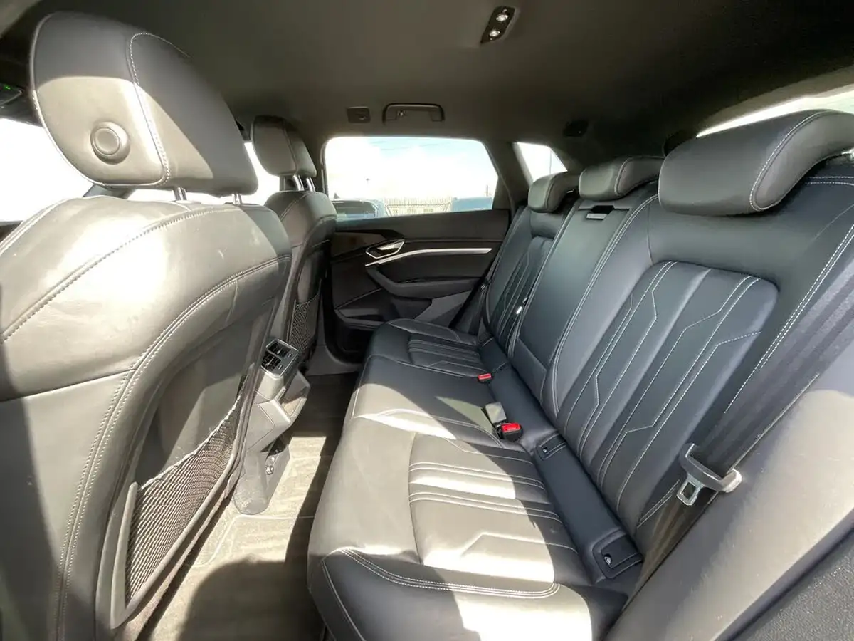 2022-audi-e-tron-50e-black-edition-station-wagon-big-10