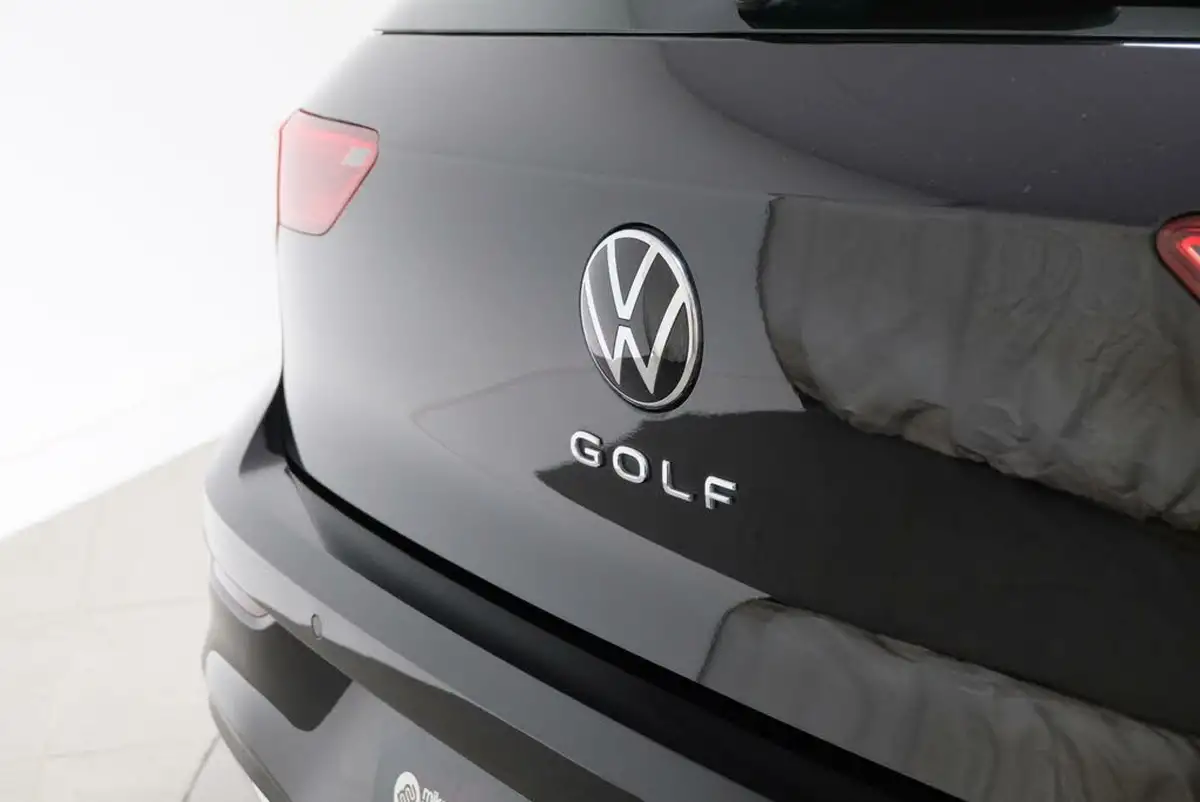 2023-volkswagen-golf-15-etsi-style-130ps-hatchback-big-40