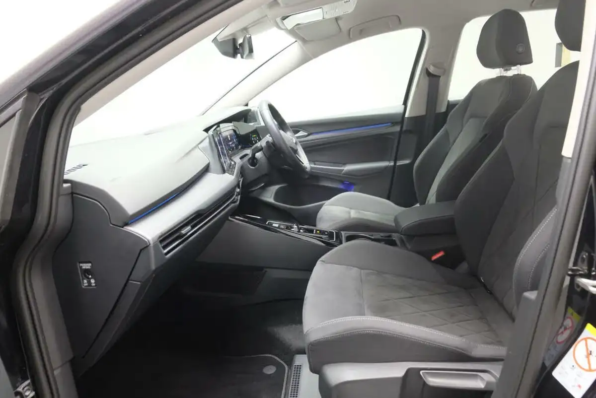 2023-volkswagen-golf-15-etsi-style-130ps-hatchback-big-12