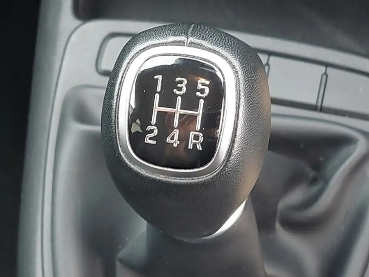 2021-hyundai-i10-10-se-connect-big-13