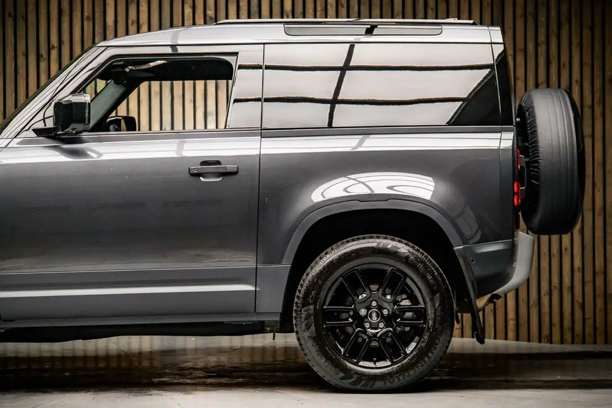 2025-land-rover-90-defender-30-d250-hard-top-s-90-250pseu6e-big-15