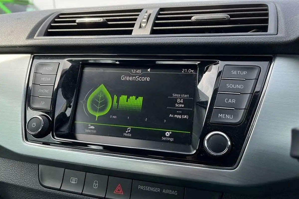 2016-skoda-fabia-12-tsi-colour-edition-big-29