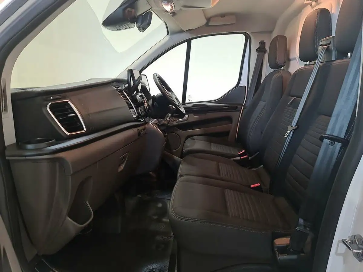 2023-ford-transit-custom-big-21
