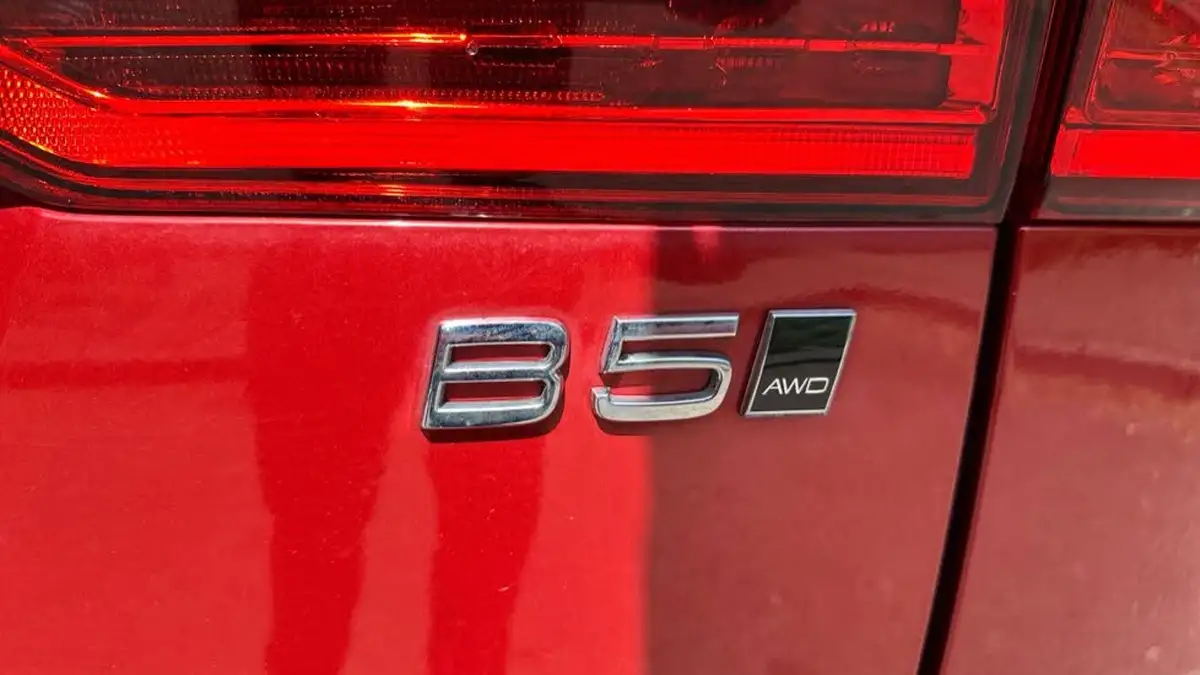 2022-volvo-xc60-20-b5-plus-big-45