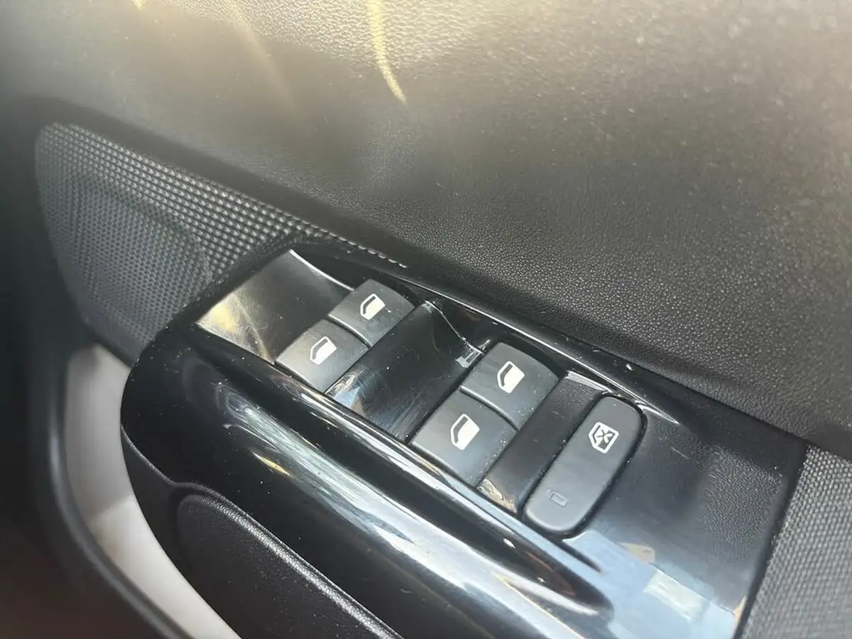 2018-citroen-c3-12-puretech-flair-nav-edition-82ps-big-17