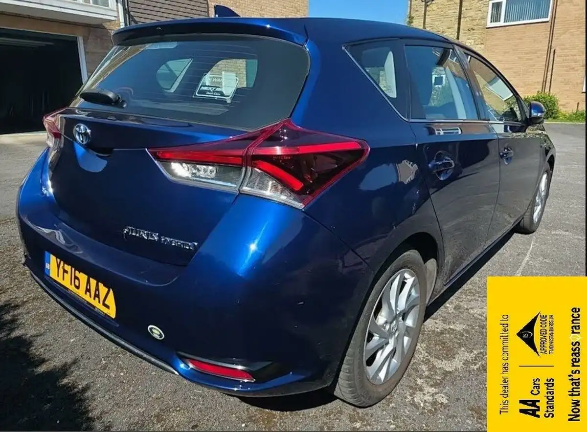 2016-toyota-auris-18-vvt-i-hsd-business-edition-hatchback-big-3