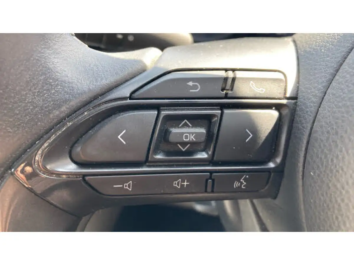 2022-toyota-yaris-15-vvt-i-excel-big-34