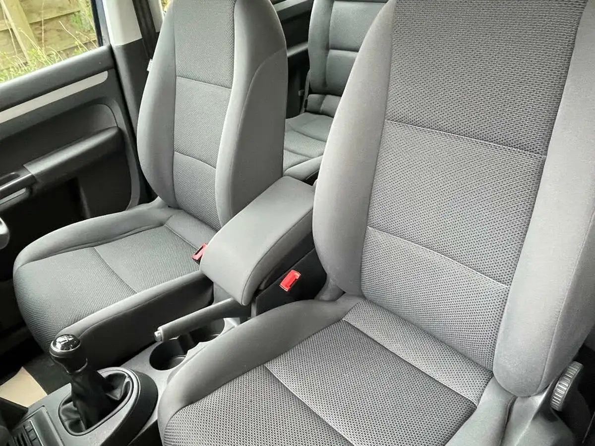 2013-volkswagen-touran-16td-bluemotion-s-tech-ss-big-41